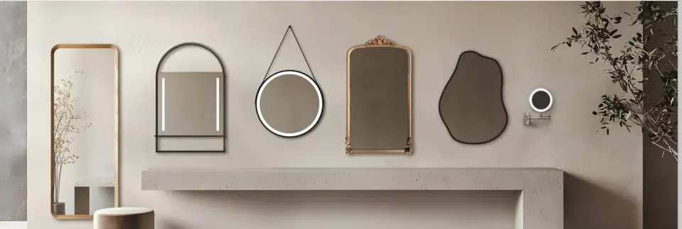 Espejos decorativos Seura sobre una consola