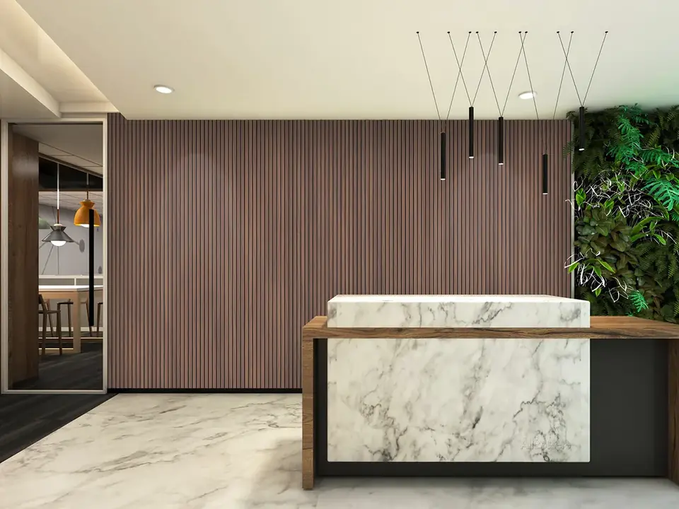 Recepción con muro de paneles acústicos de madera